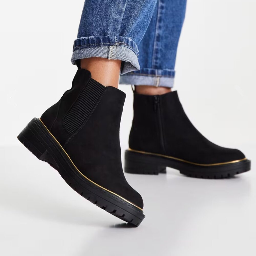 Like NEW - Sold Out Style! River Island chunky suedette heeled boot in black 7